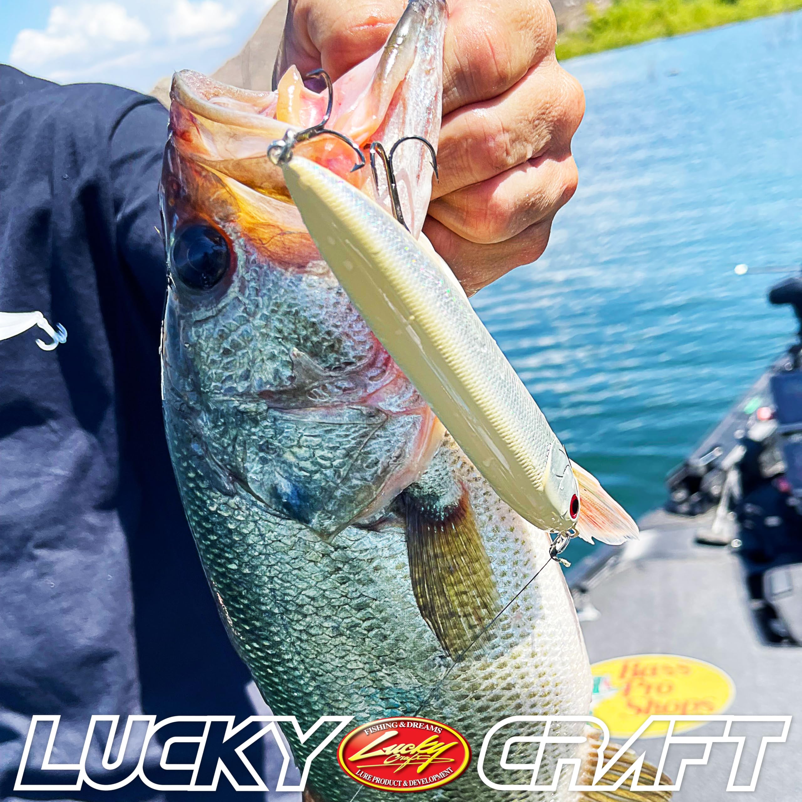 LUCKY CRAFT Super Sammy 132 in action creating surface wake