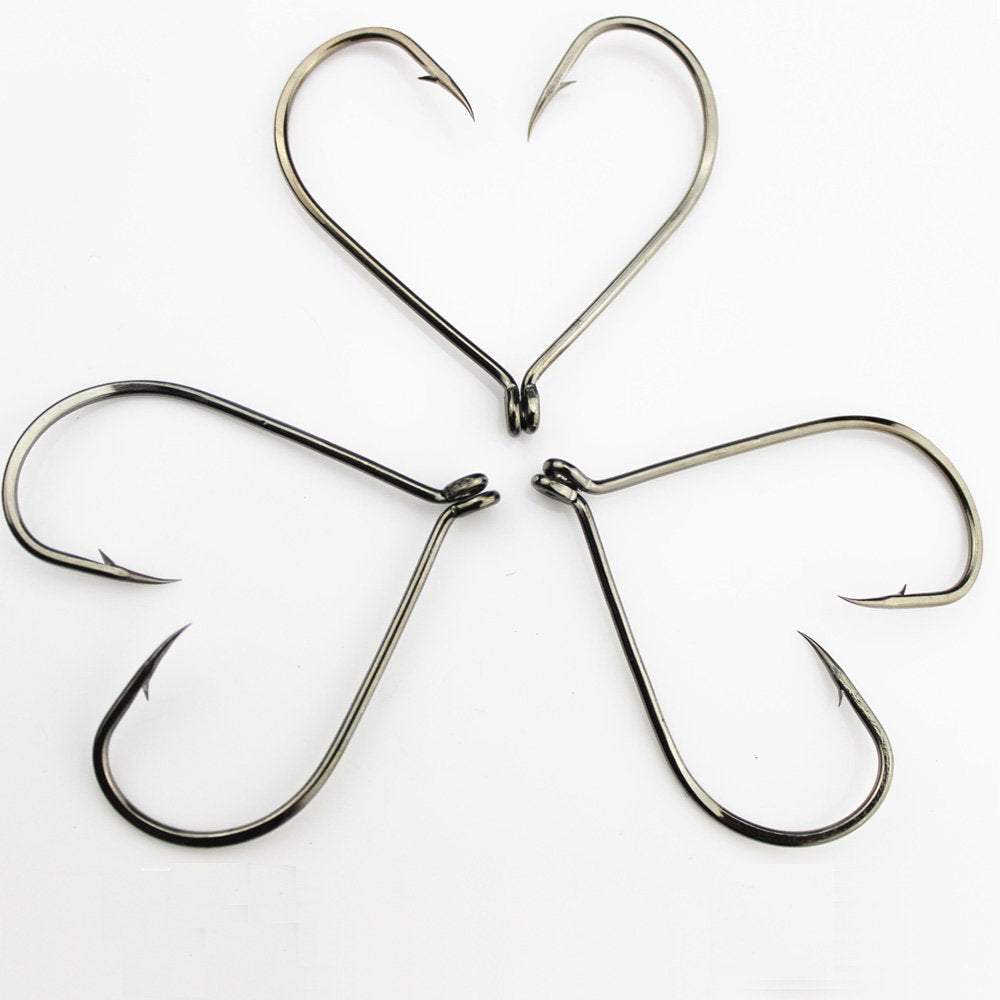 Luengo saltwater setup showing hooks ready for bass and more.