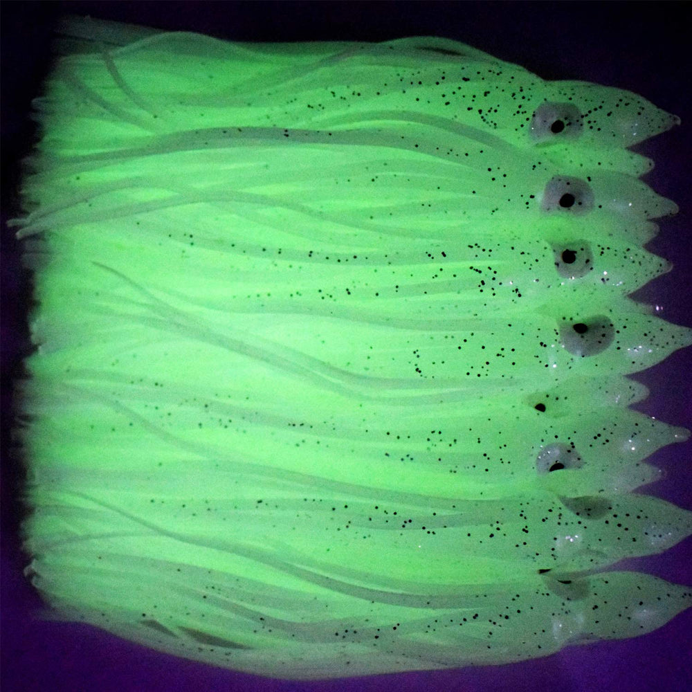 Luengo soft vinyl body provides flexible action in saltwater and freshwater.