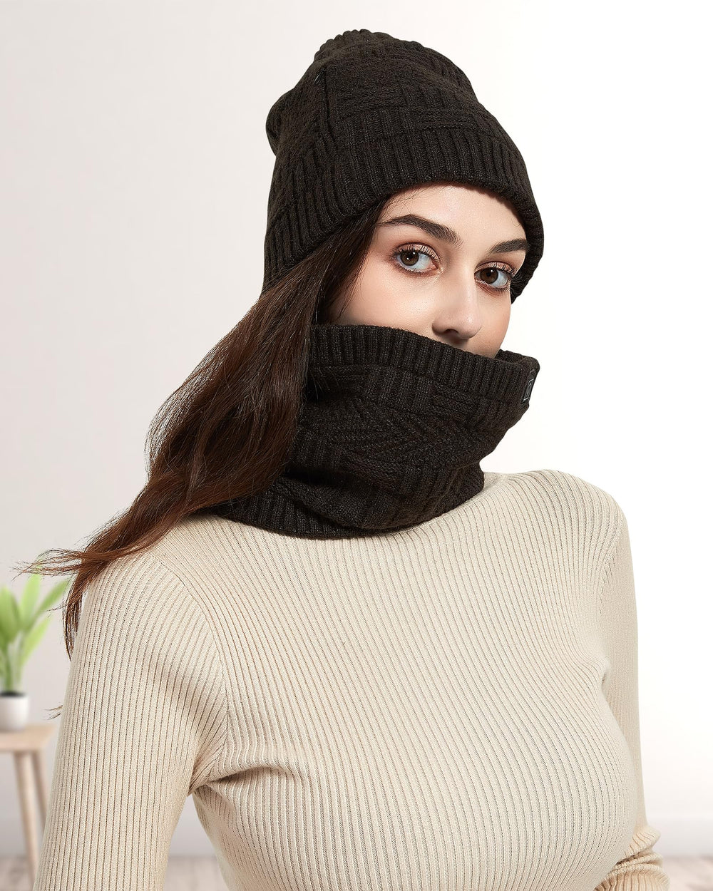 Lvkakmox gift-ready packaging suggests thoughtful winter gift option.