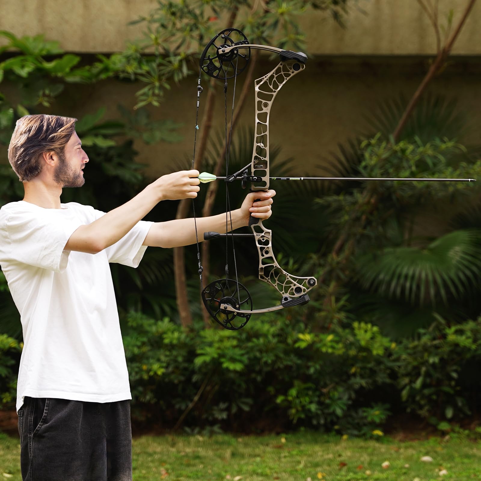 LWANO carbon arrow design offers precision and long-lasting construction.