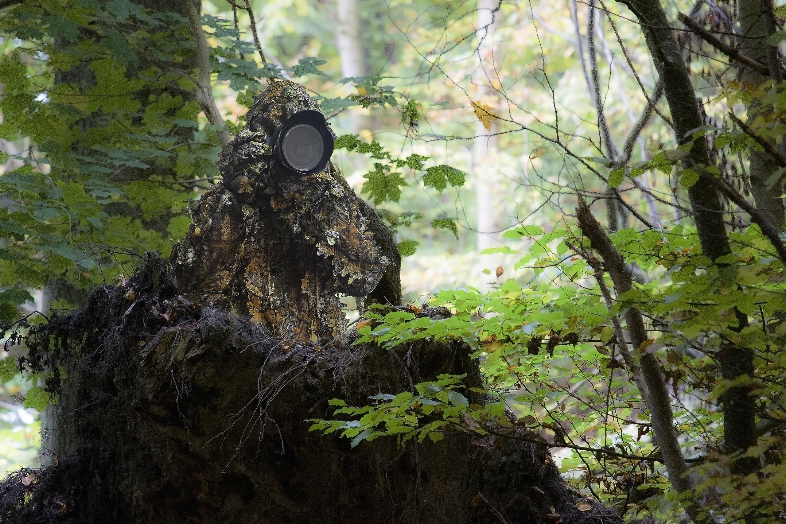 LYLPYHDP Ghillie suit includes masks, gloves, and a storage bag for convenience.