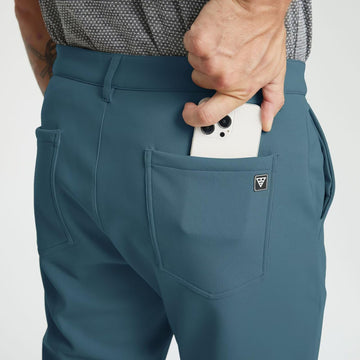 M MAELREG men's golf pants waistband with contrast trim for a polished look.
