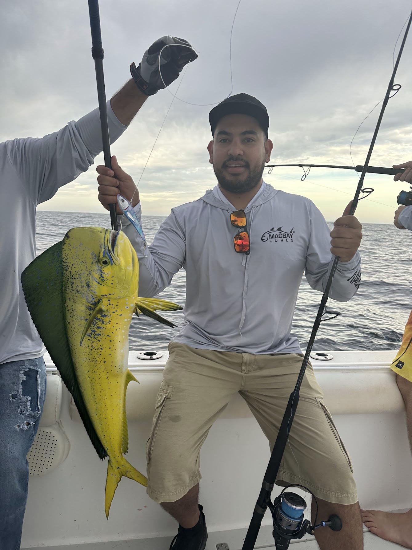 MagBay Lures RM5 UV 5-inch minnow showing abalone shell detail for premium flash
