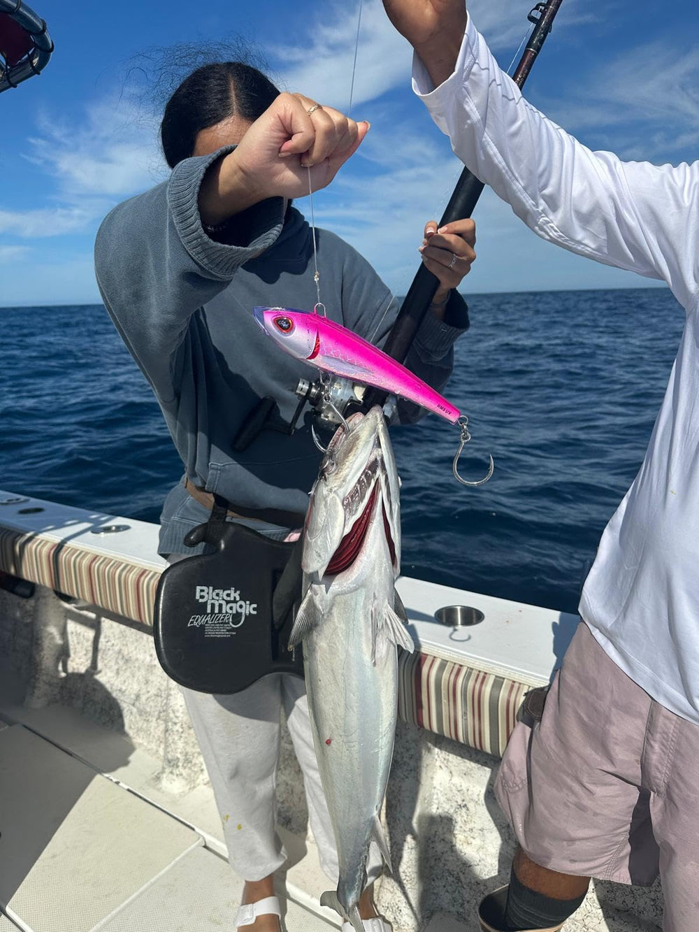 MagBay Lures RM9 UV pink underwater shot shows UV visibility for deeper-water bites