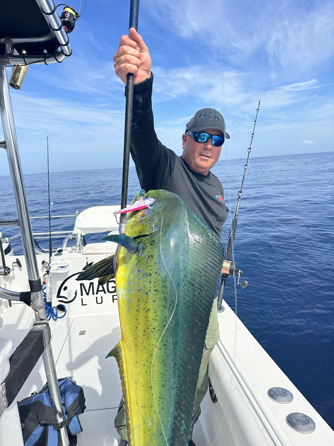 MagBay RM5 UV lure in action attracts multiple predator species.