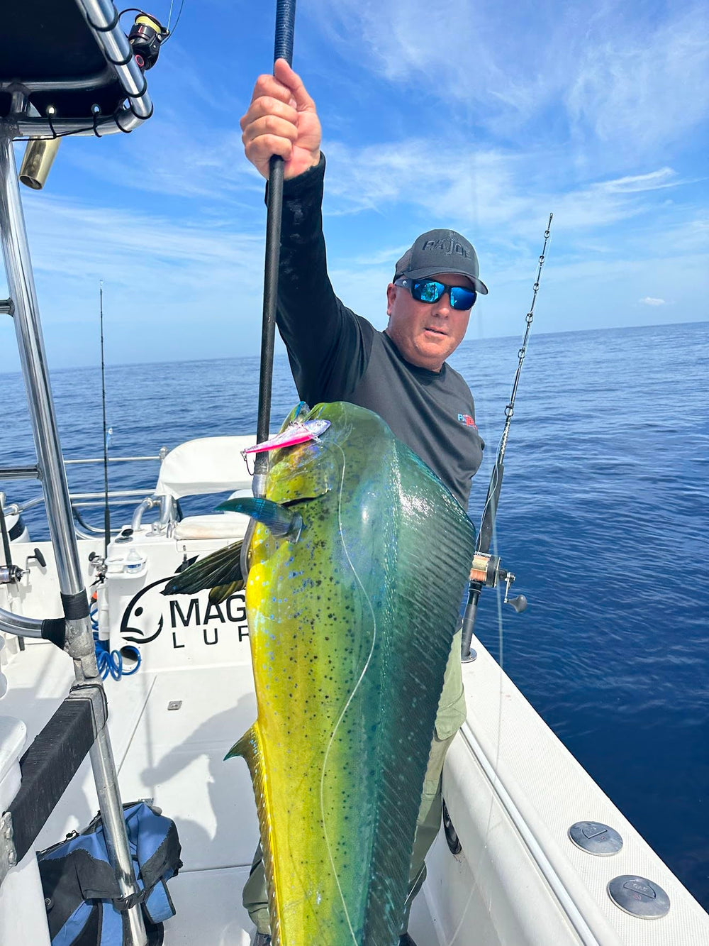 MagBay RM5 UV lure in action attracts multiple predator species.
