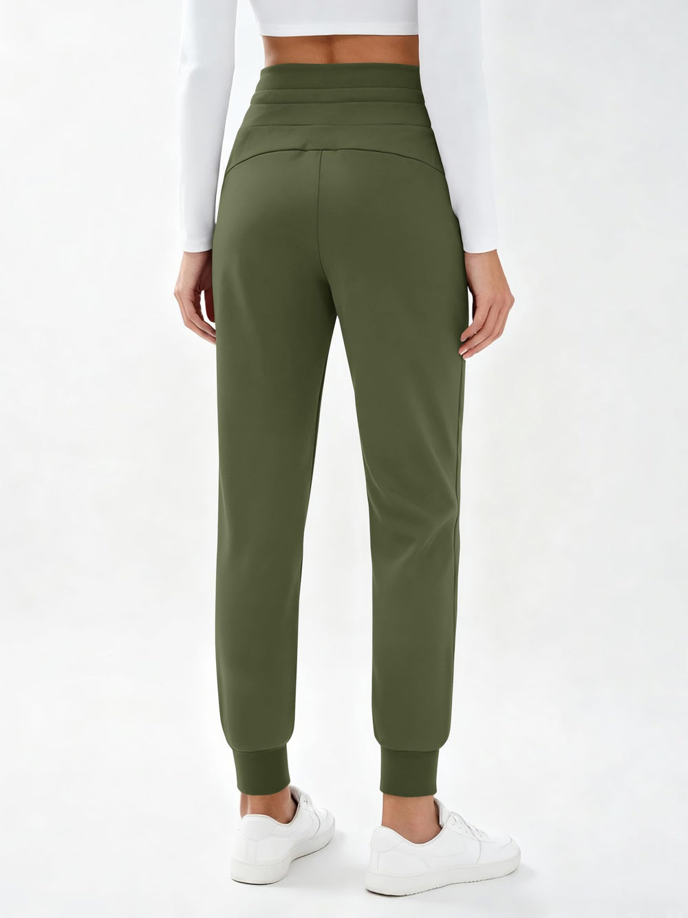 MAGCOMSEN joggers highlight two deep pockets for securing essentials.