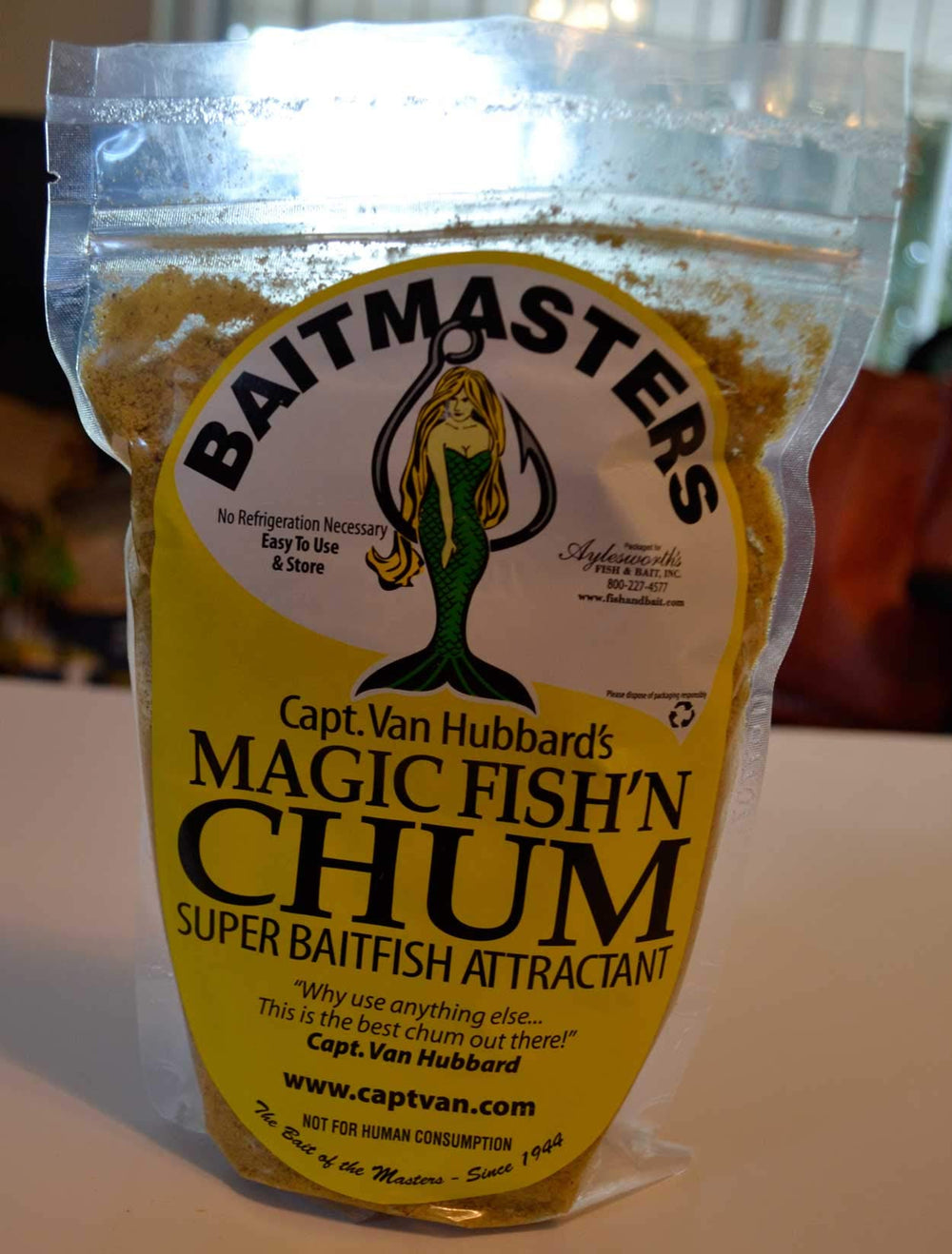 Chum attracts pilchards, greenbacks, threadfin, pinfish and grunts
