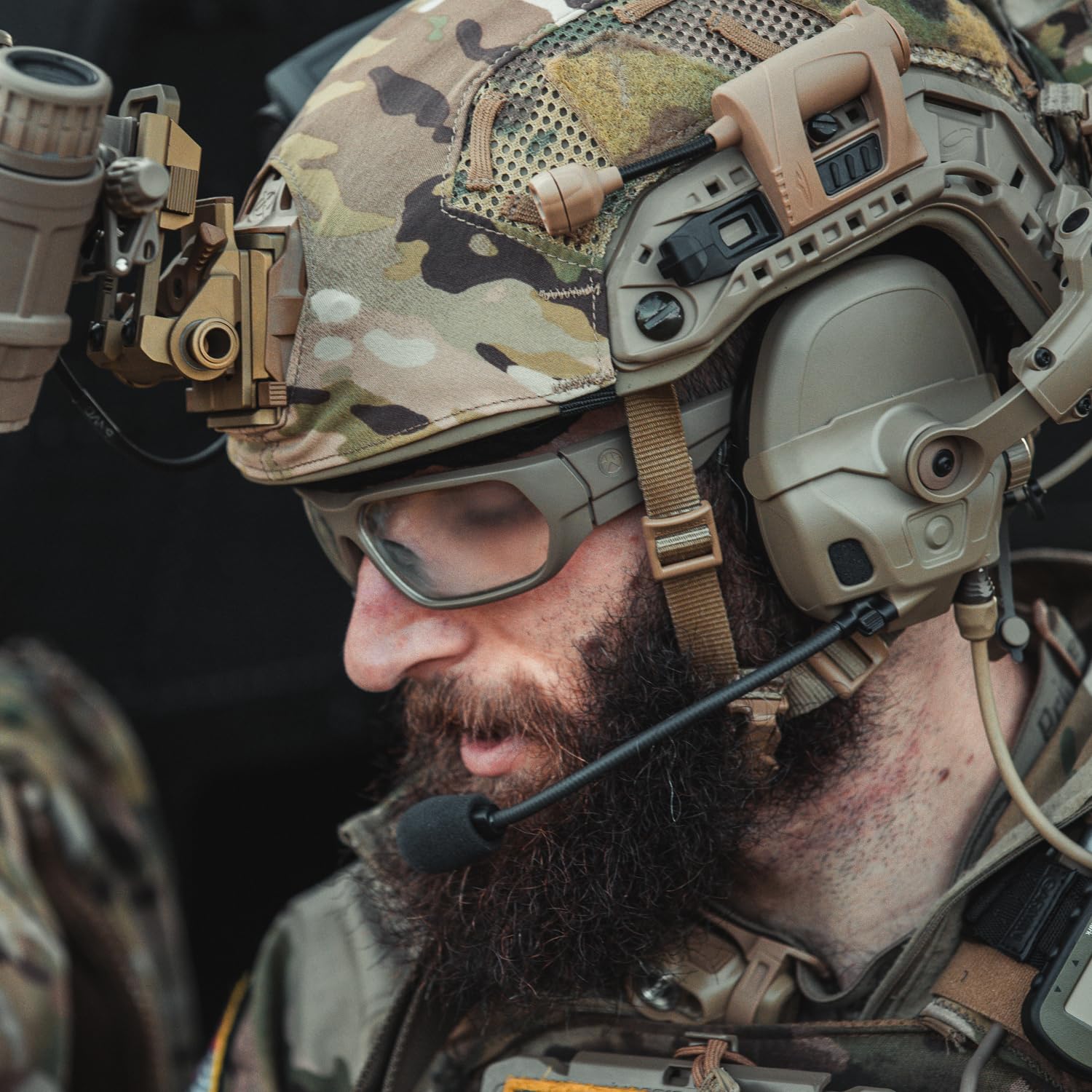 Magpul Radius nose-pads provide anti-slip comfort during long wear.
