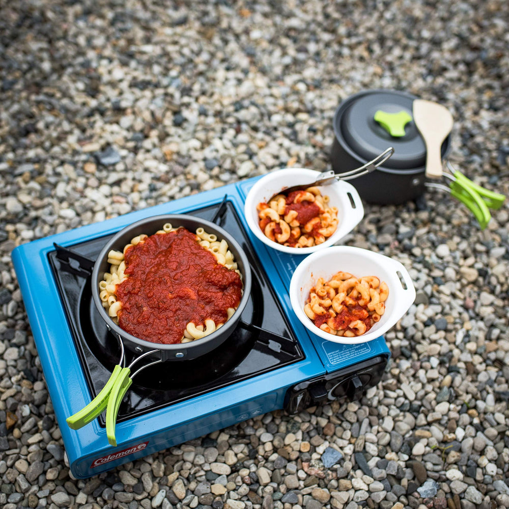 MalloMe camping bowls and spoons stack neatly for space-saving meals.
