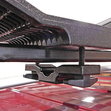 Roof-mounted Malone SeaWing/Stinger demonstrates single-kayak transport.
