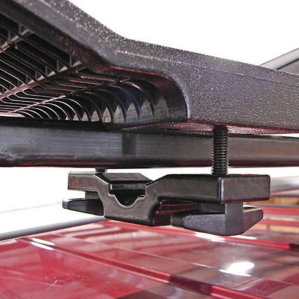 Roof-mounted Malone SeaWing/Stinger demonstrates single-kayak transport.