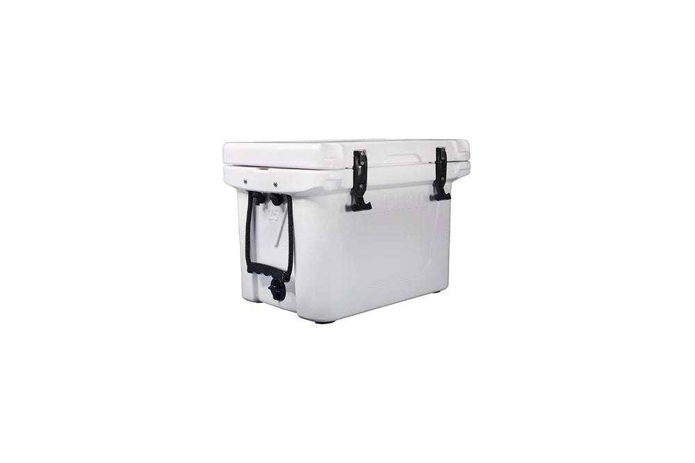 Mammoth Ranger 25 cooler interior, 25-quart capacity fits 23–30 cans.