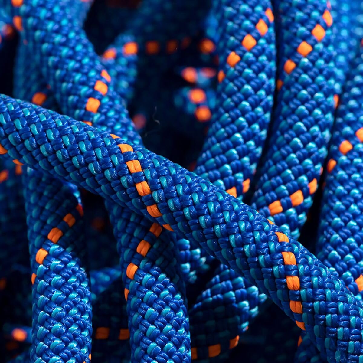 Center mark visible on Mammut rope for efficient length awareness during climbs.