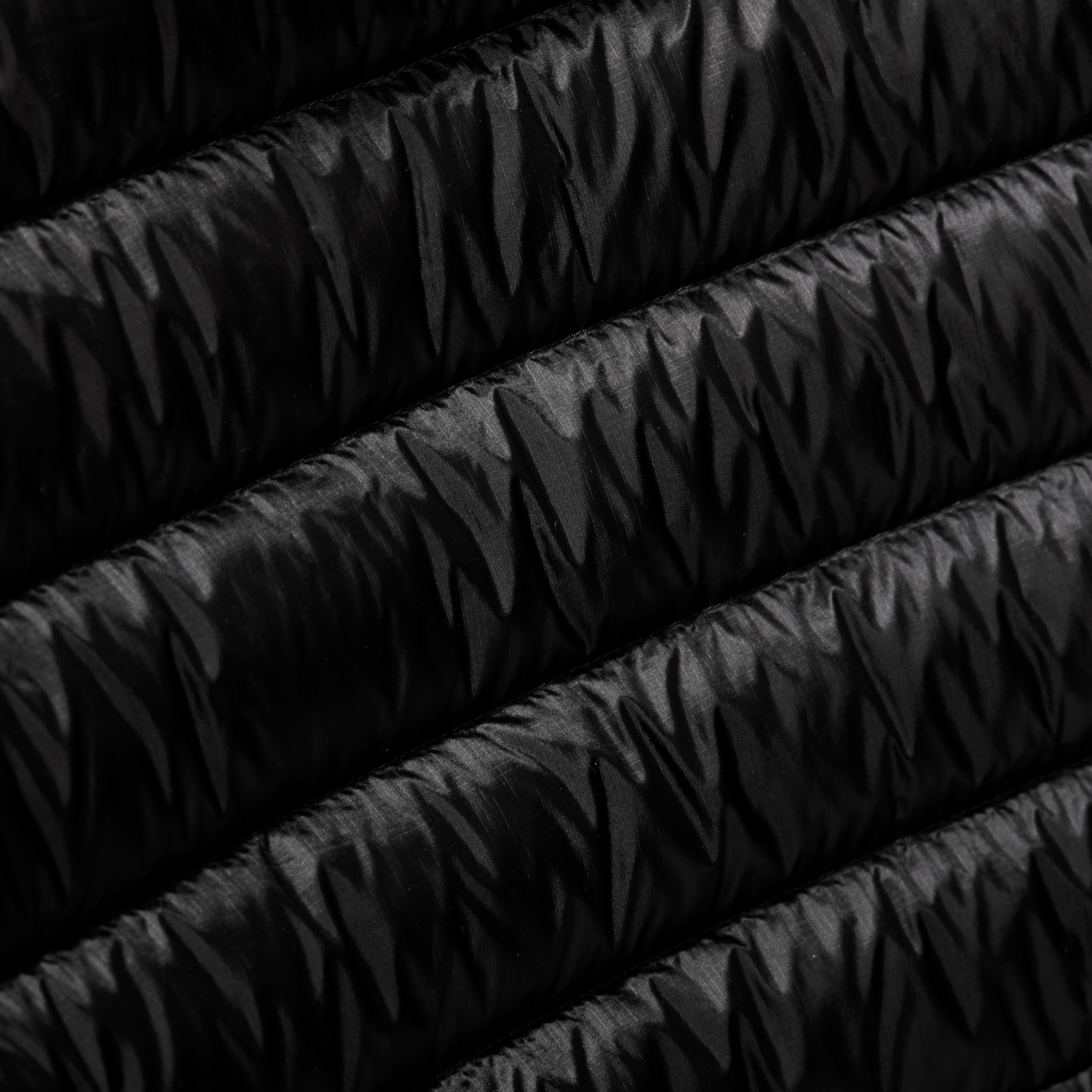 Mammut Broad Peak IN Hooded Jacket insulation detail, 800-fill DRY DOWN warmth
