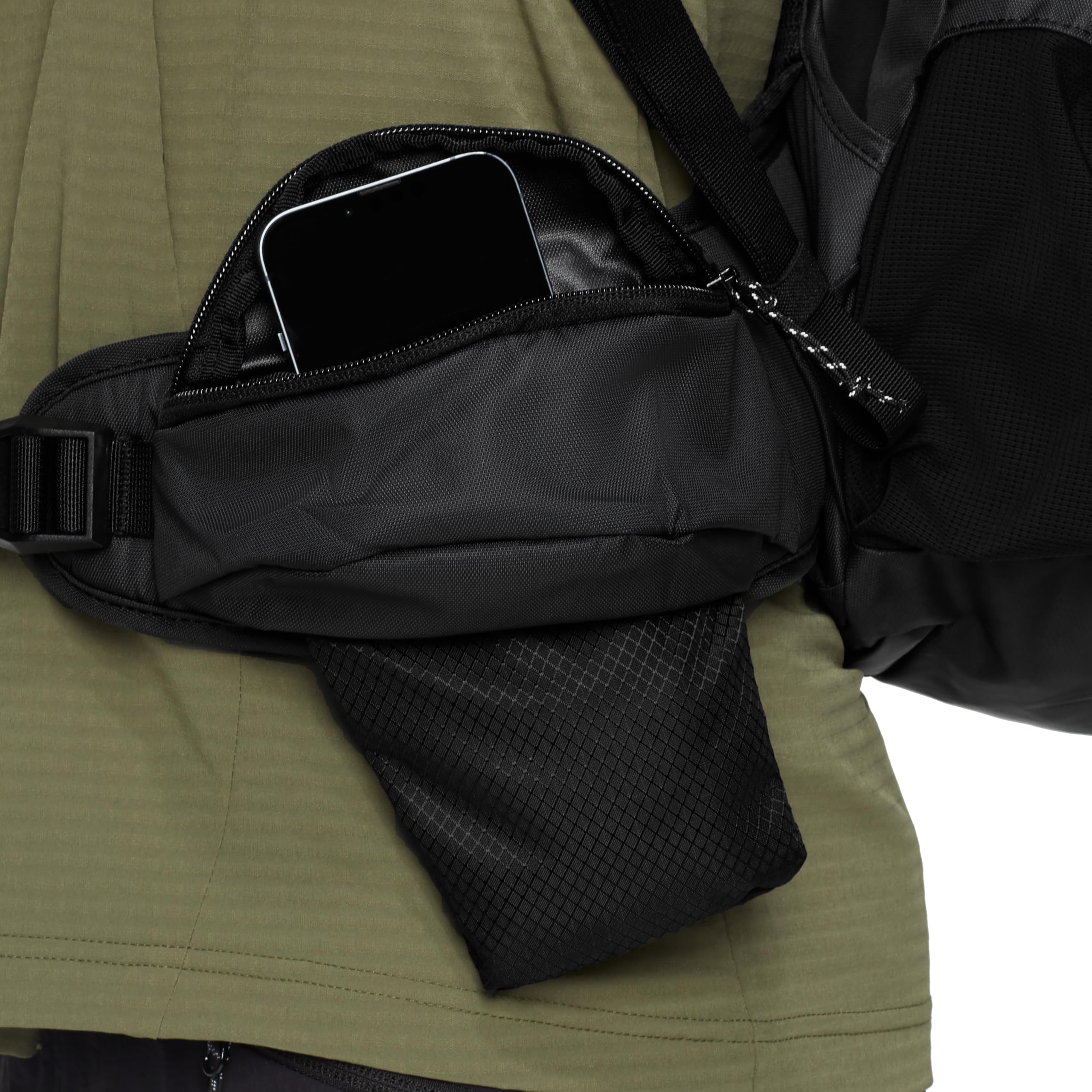 Mammut Ducan 22L hydration system compatibility for hands-free drinking