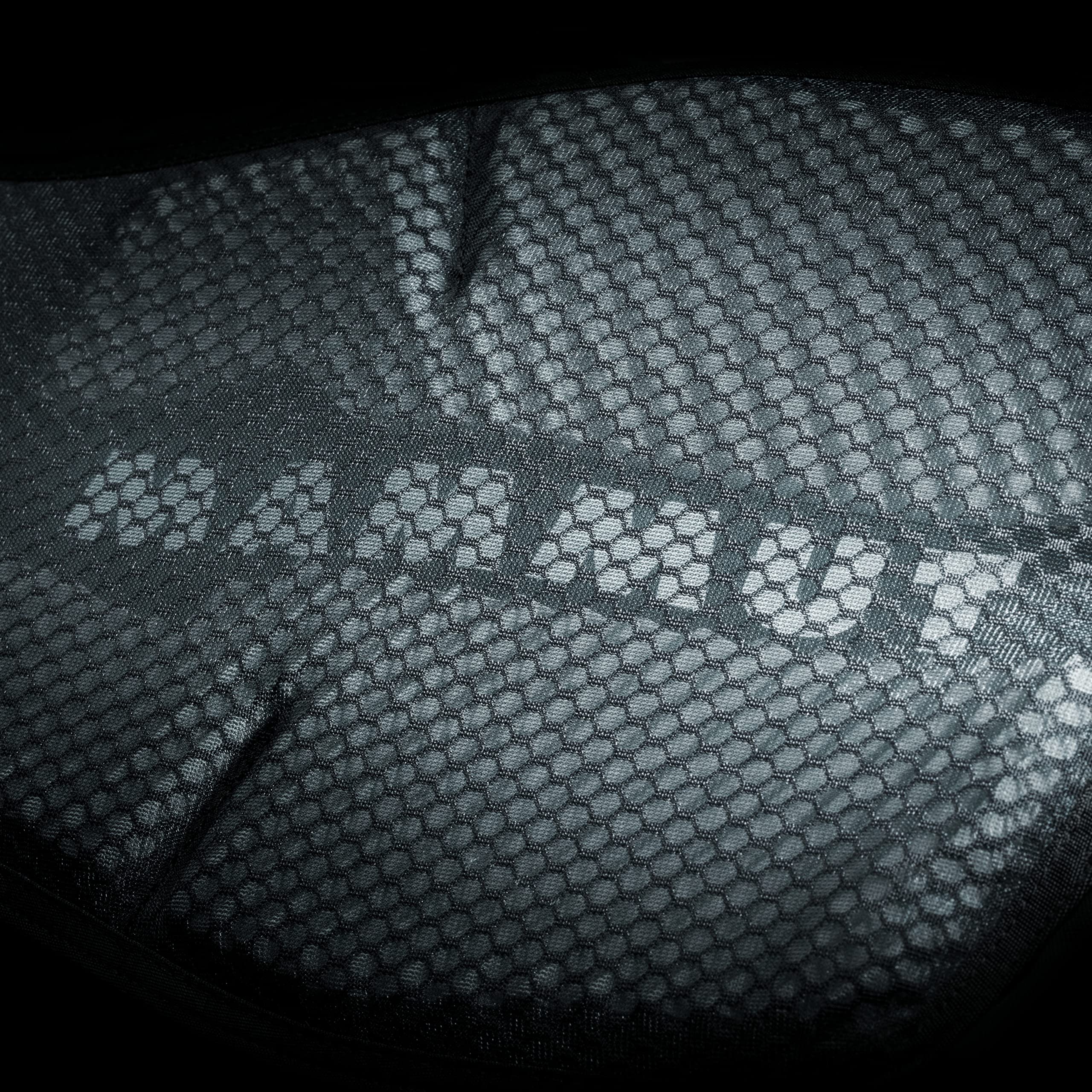 Mammut Lithium 15 Women mesh side pocket for easy reach while walking