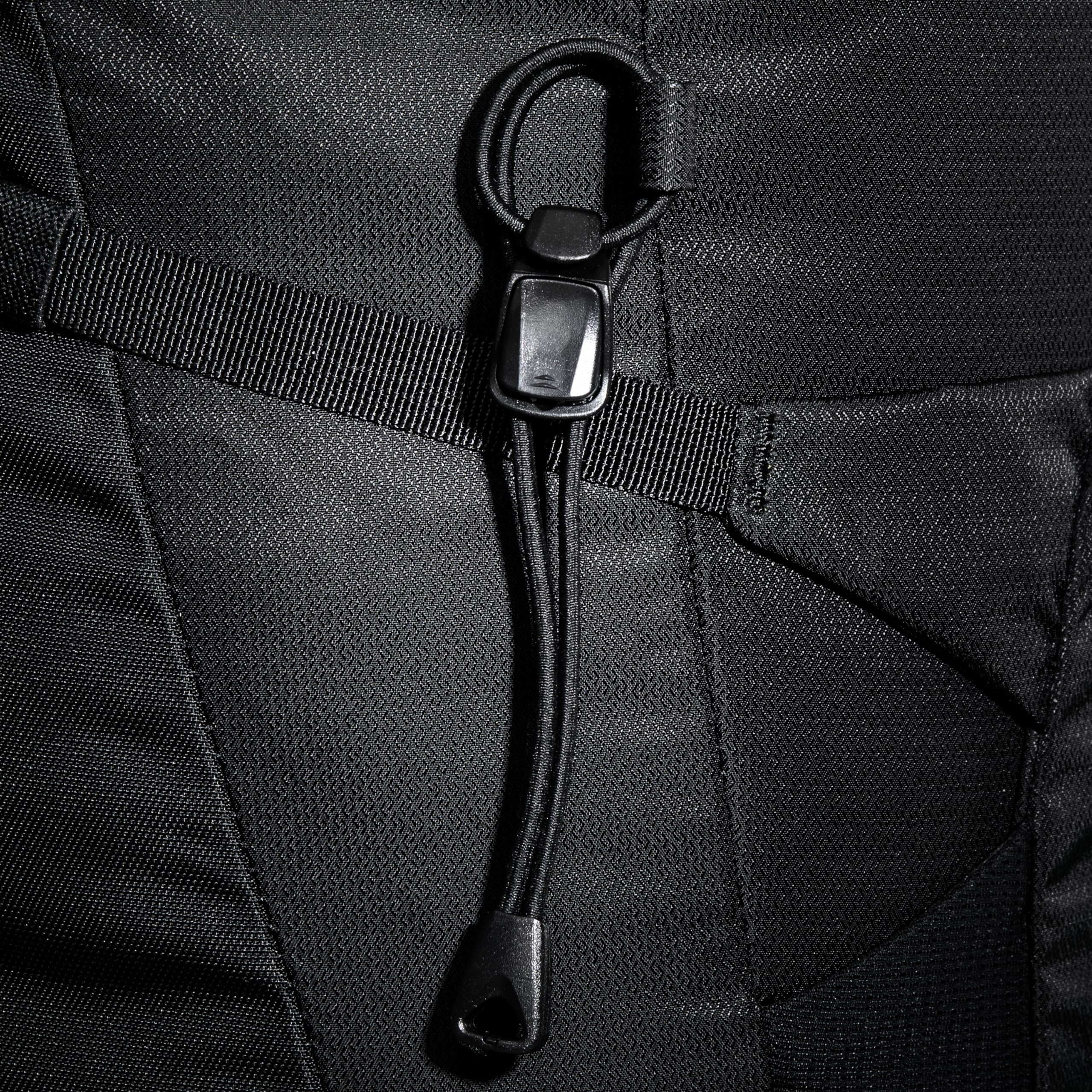 Mammut Lithium 30 hip belt zipper pocket keeps small items secure.