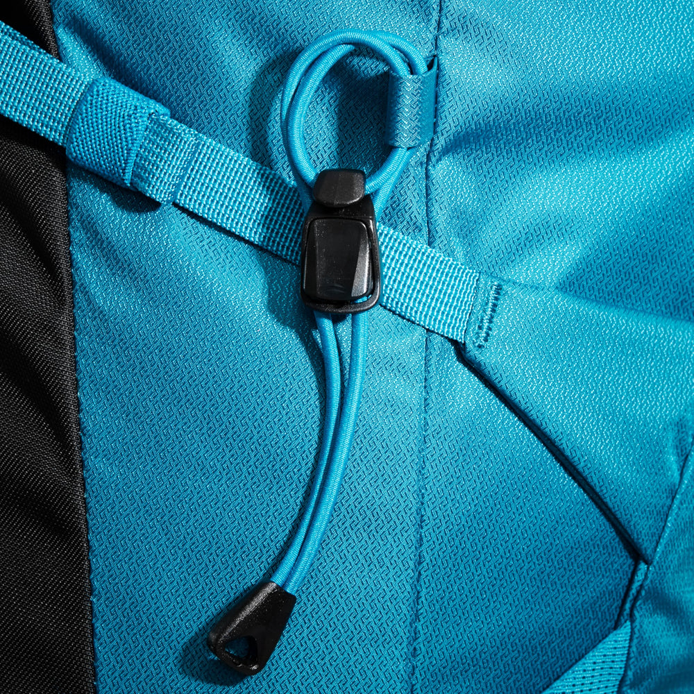 Mammut Lithium 30 forward-pull hip belt for adjustable comfort.