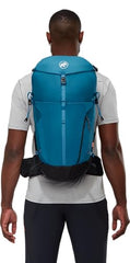 Mammut Lithium 30 hydration system compatible for on-the-go hydration.