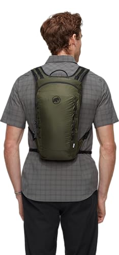 Mammut Neon Light chest and removable waist strap enhance stability.