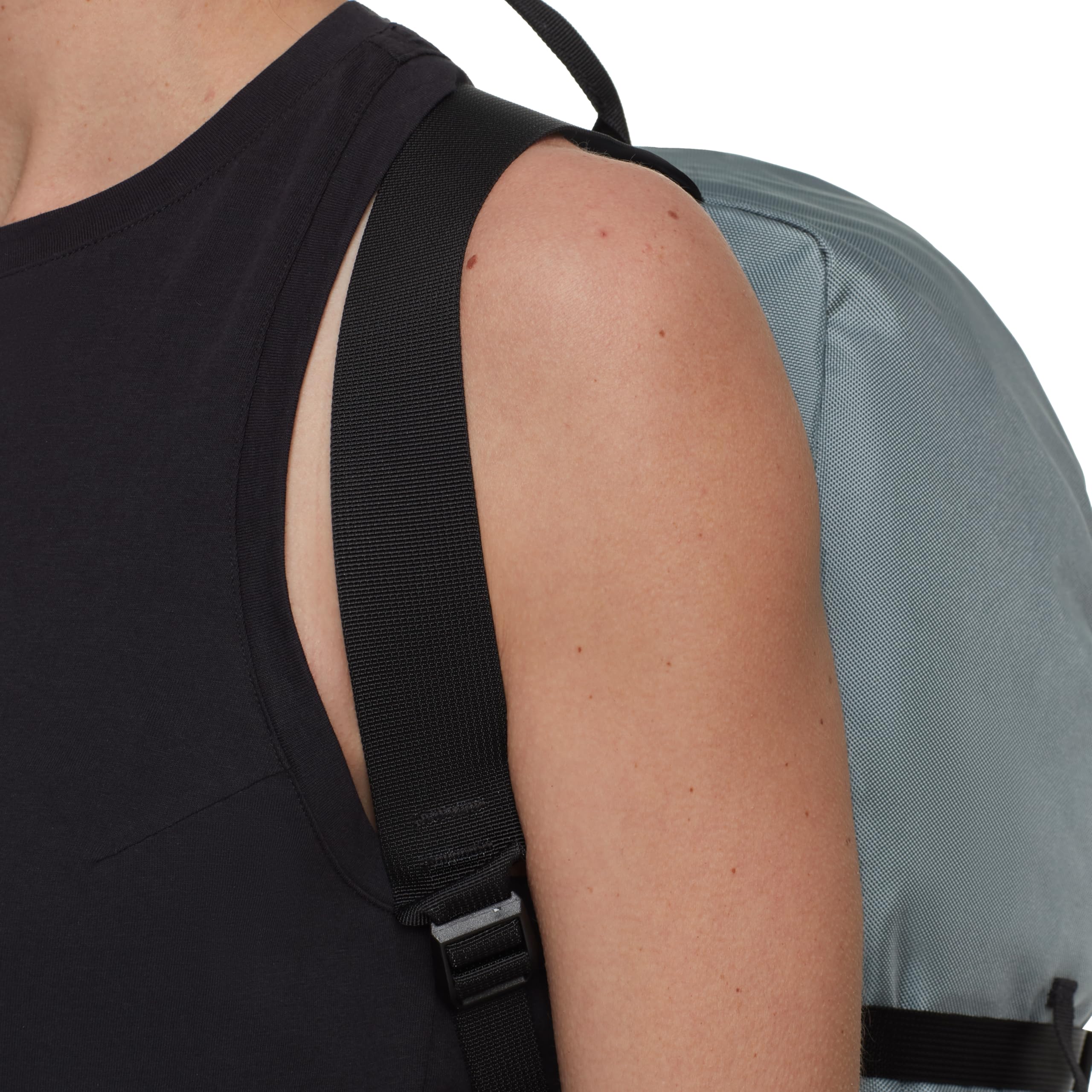 Mammut Neon Rope Bag adjustable shoulder straps for comfortable carry