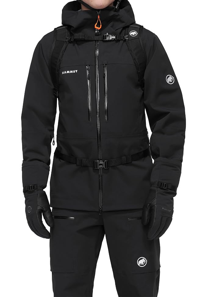 Mammut Nirvana 18L outer material close-up, recycled, PFC-free fabric for sustainable use.