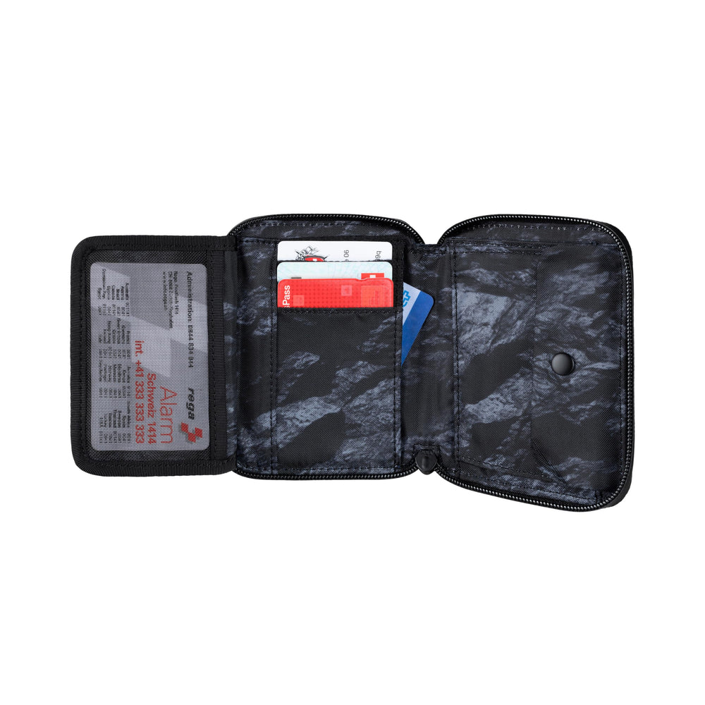 Mammut Seon Zip Wallet with fleece-padded card slots shields cards from scratches.