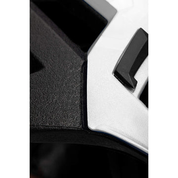 Bright airflow vents on the Mammut Wall Rider for airflow.