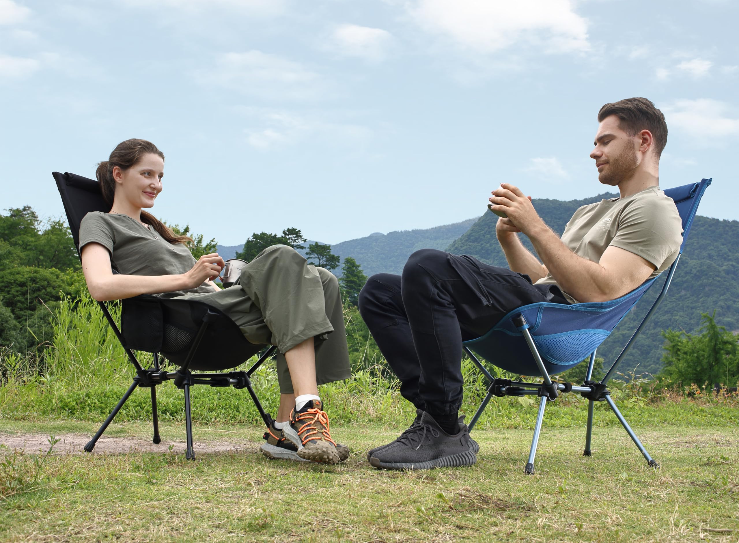 MARCHWAY 330-lb capacity and sturdy joints support reliable seating.