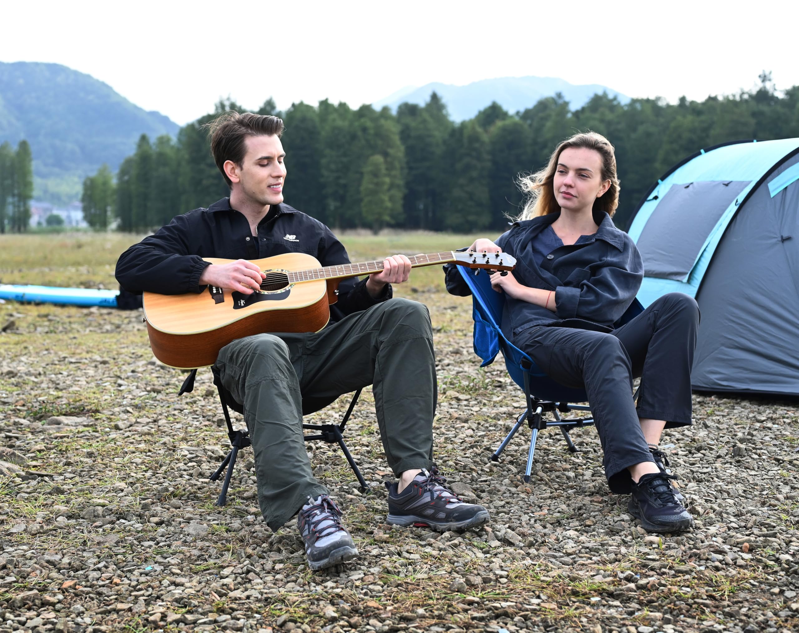 MARCHWAY chair tilt angle provides comfortable support during picnics.