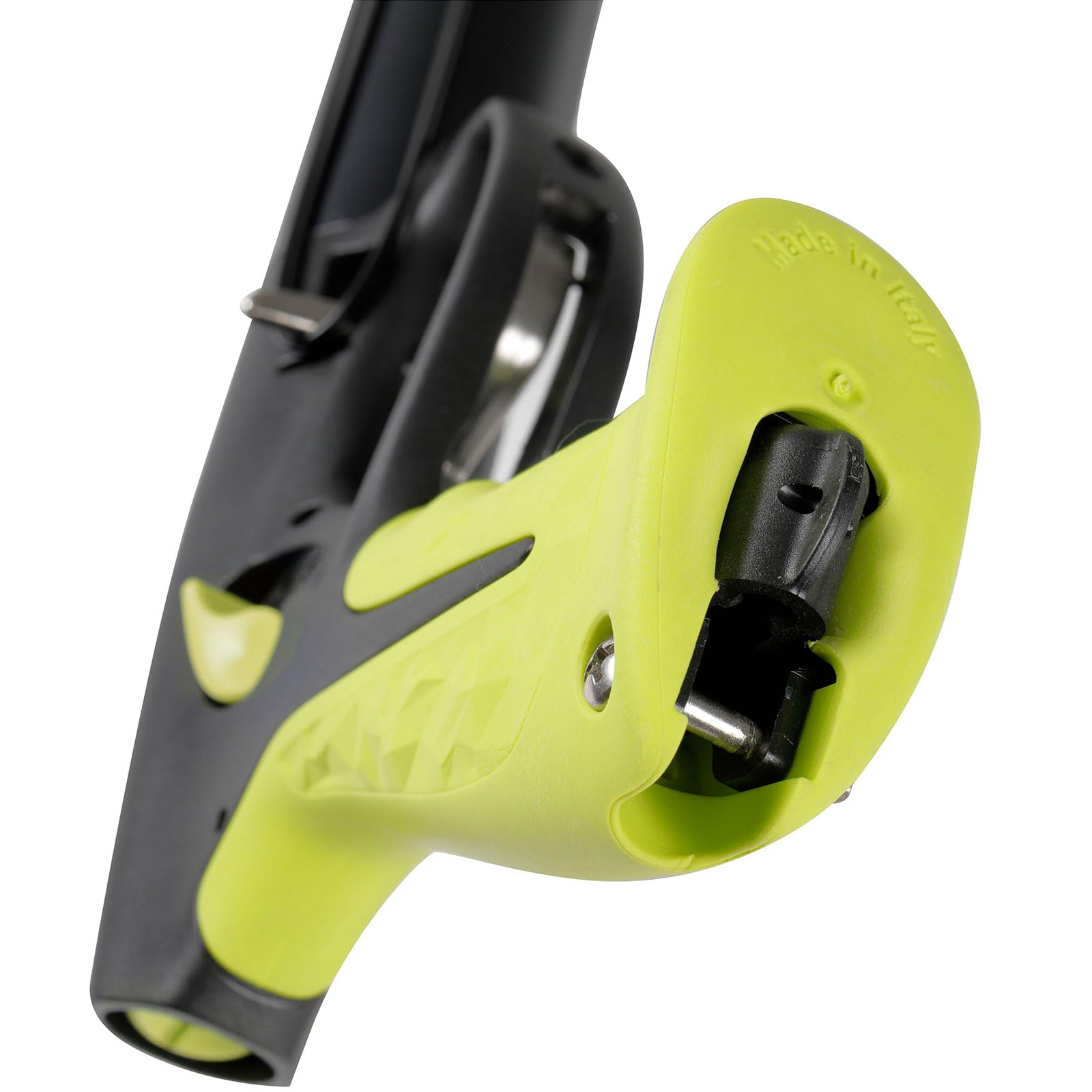Mares Force neon-yellow grip provides high visibility and quick identification underwater.
