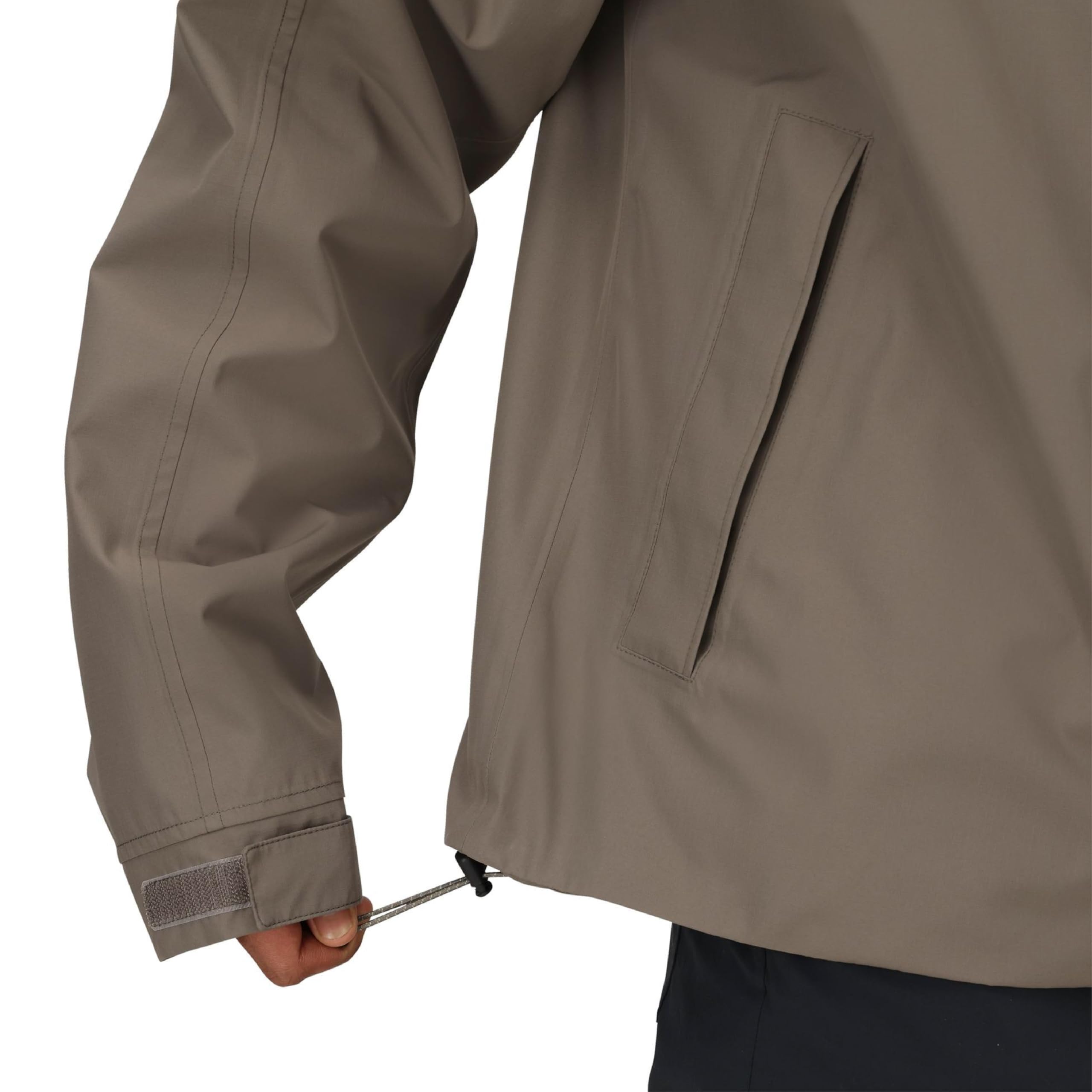 Marmot Cascade PFC-free DWR image highlights water repellency without harmful chemicals