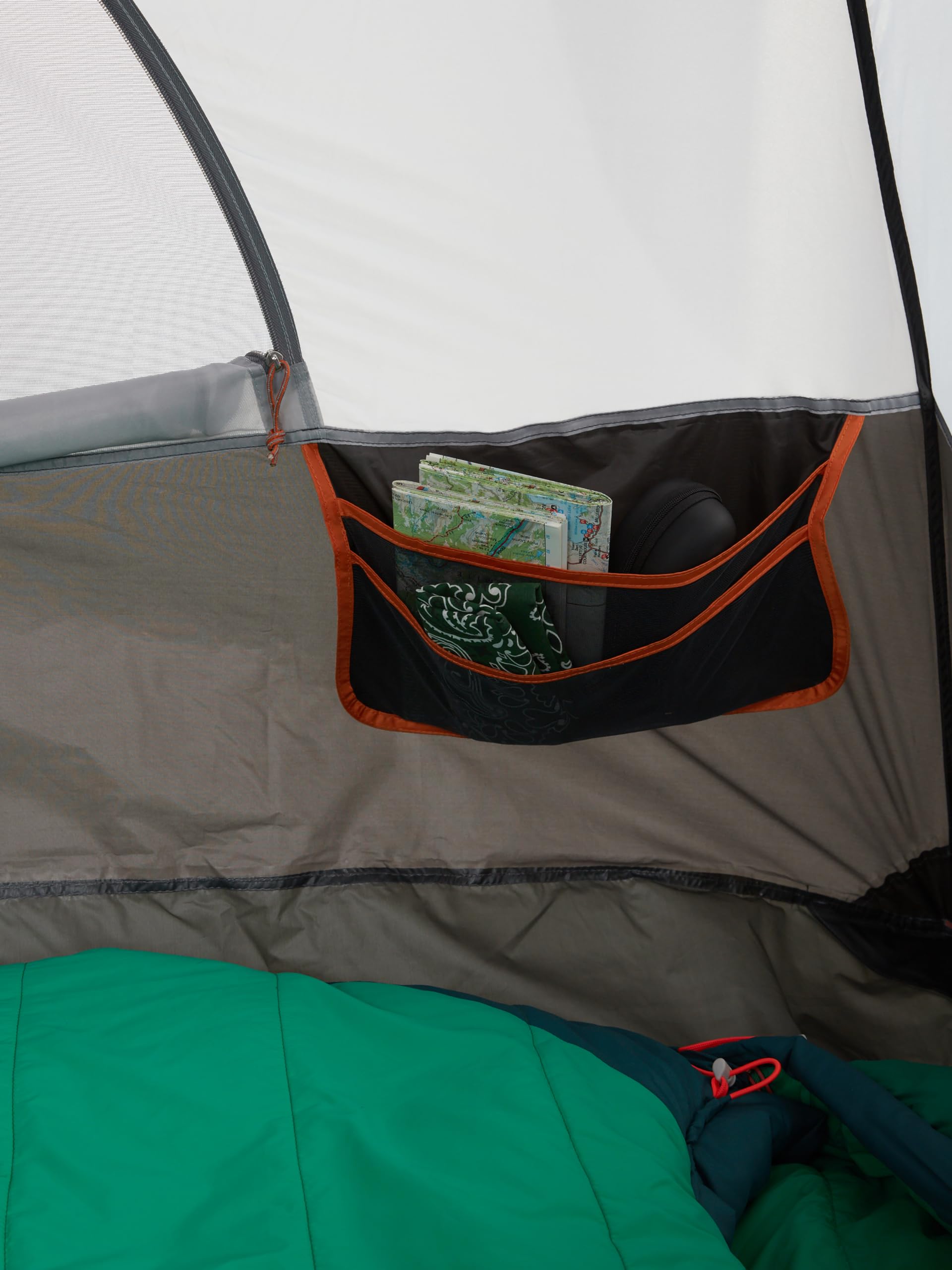MARMOT Halo 4P color-coded poles simplify setup and pitching