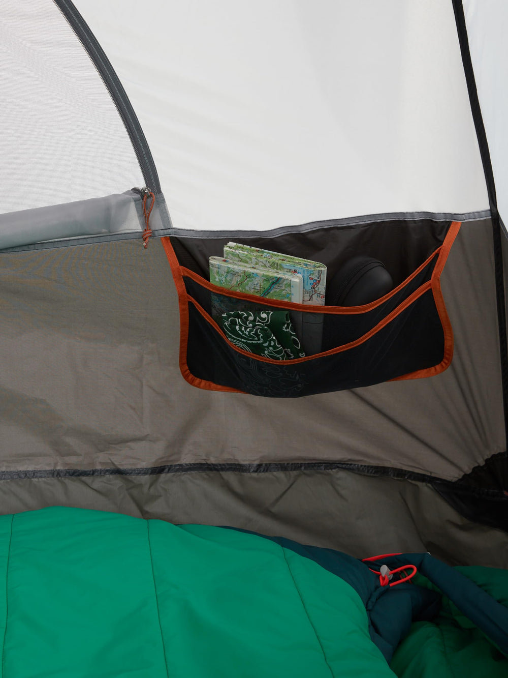 MARMOT Halo 4P color-coded poles simplify setup and pitching