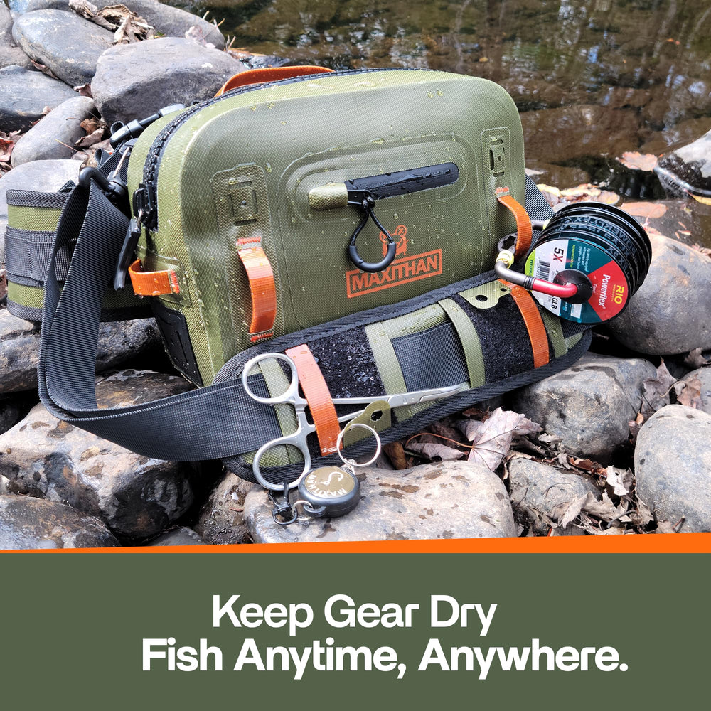 Front main pocket with airtight zipper on MAXITHAN Lehigh Crossing keeps gear dry.