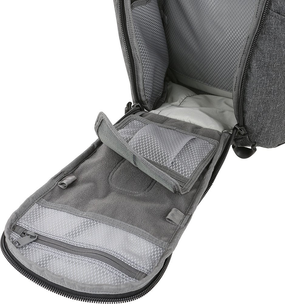 Interior with pockets and elastic bands on the panel