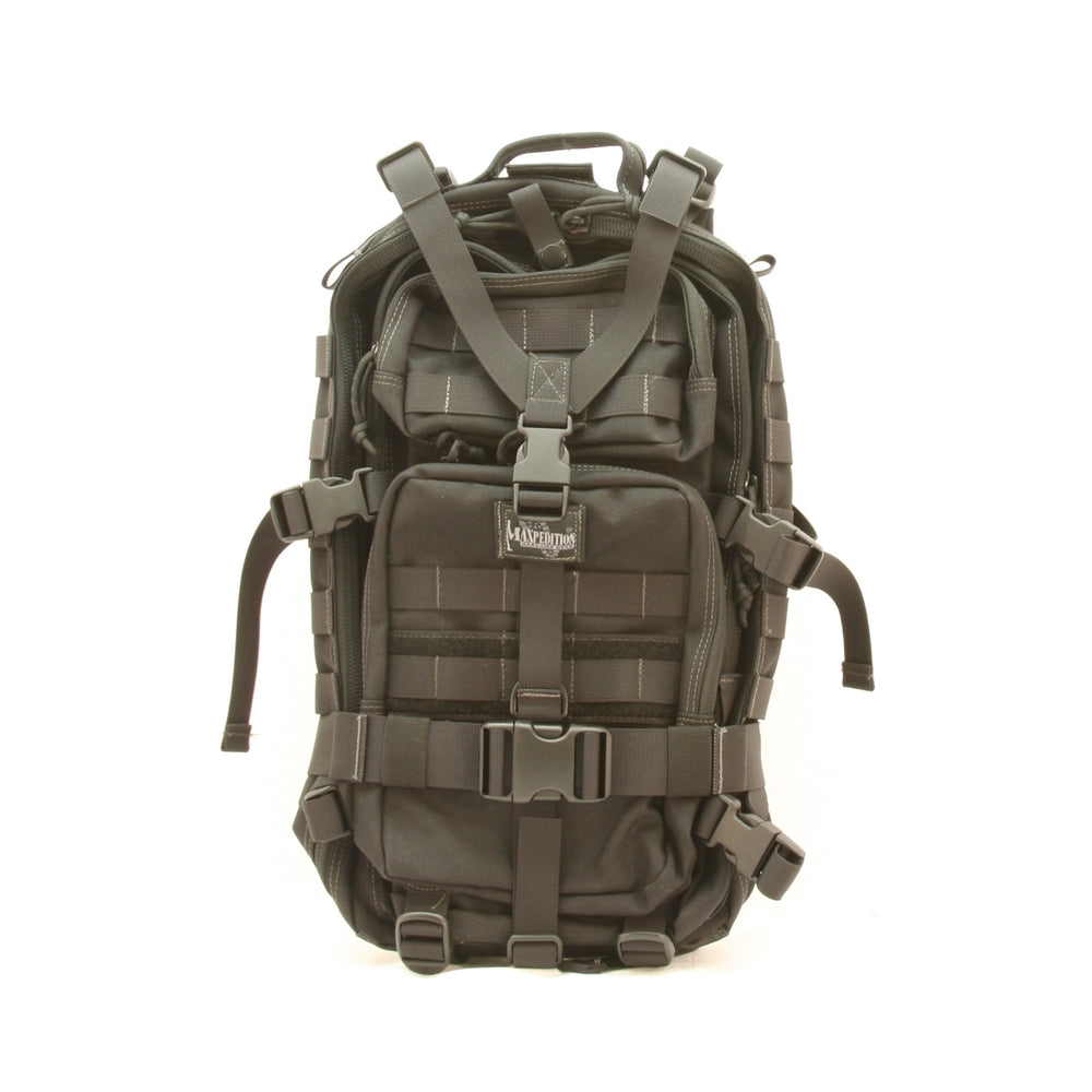 Sturdy sternum strap helps stabilize the load.