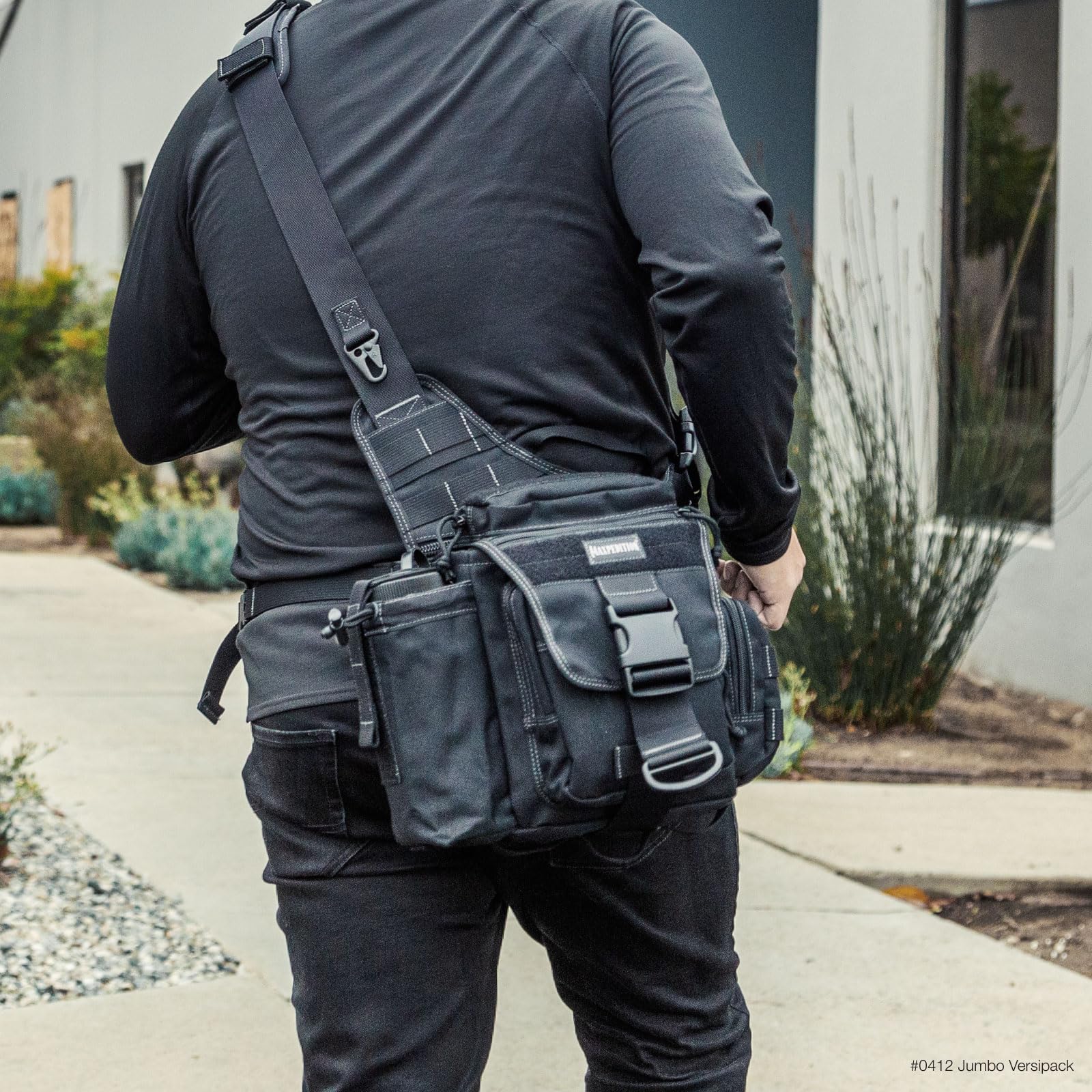 Maxpedition Jumbo Versipack removable waist strap for a customizable fit.