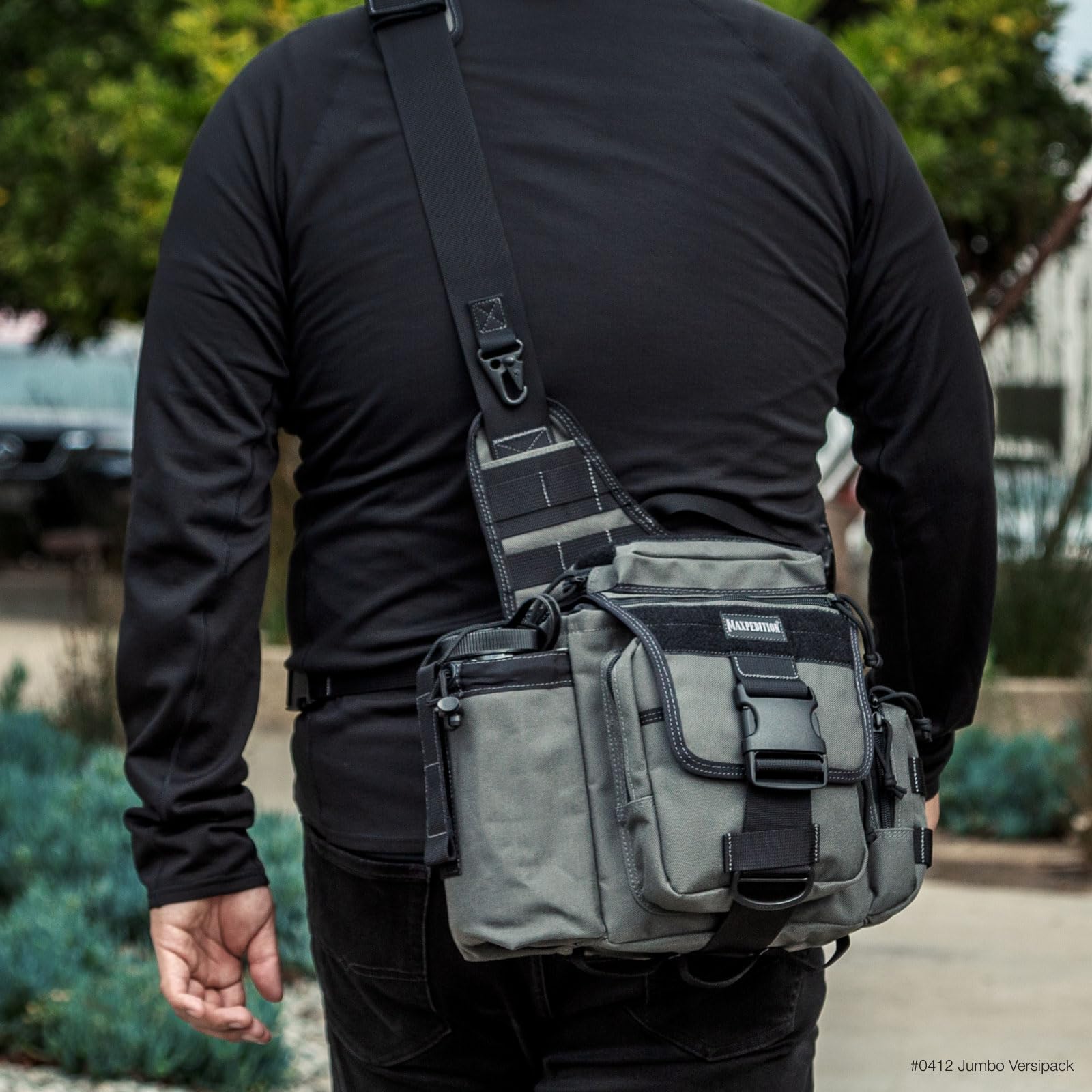 Concealed zippered CCW compartment with internal loop field.