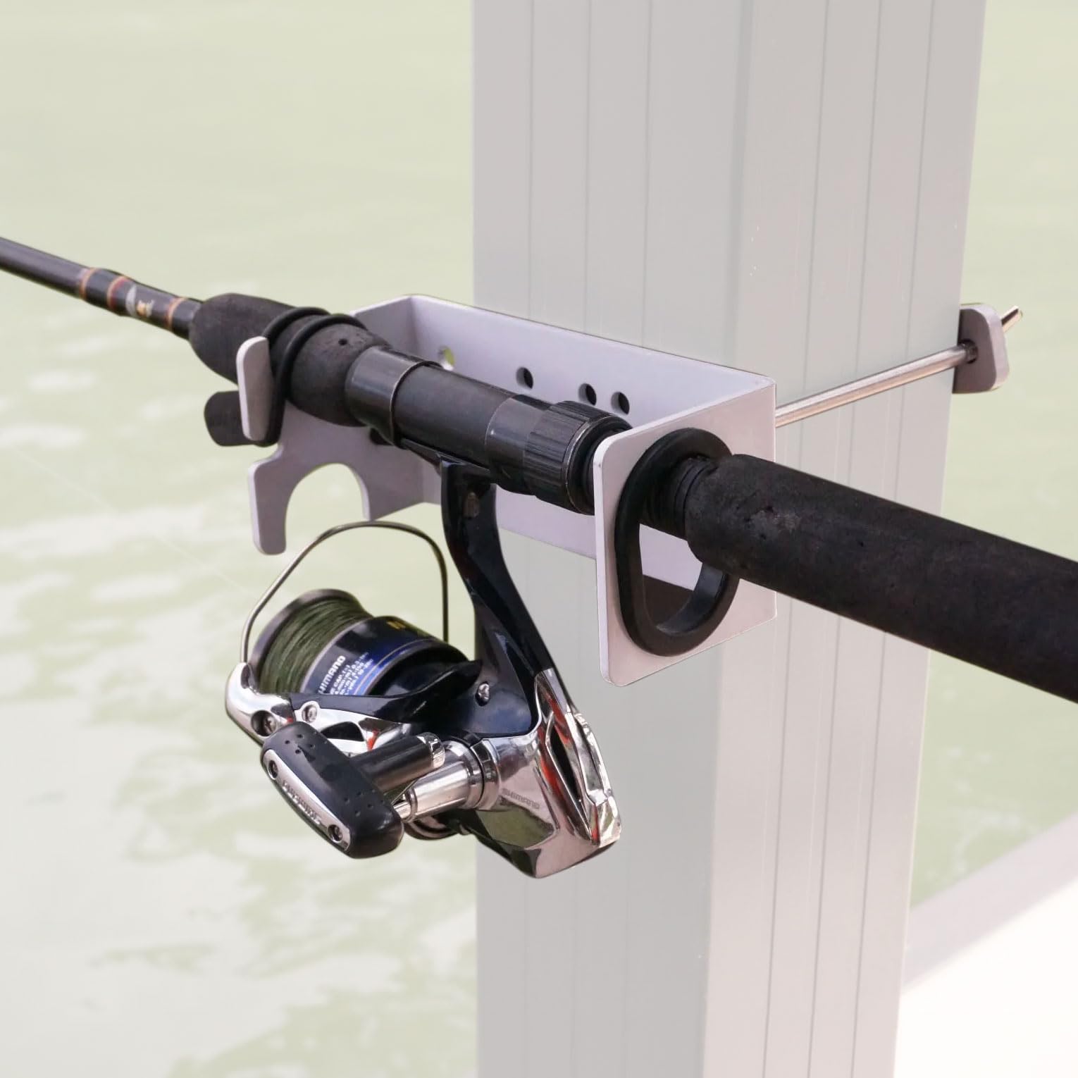 MAXXTUFF MTM104 side view shows secure dock column rod holders for easy access.