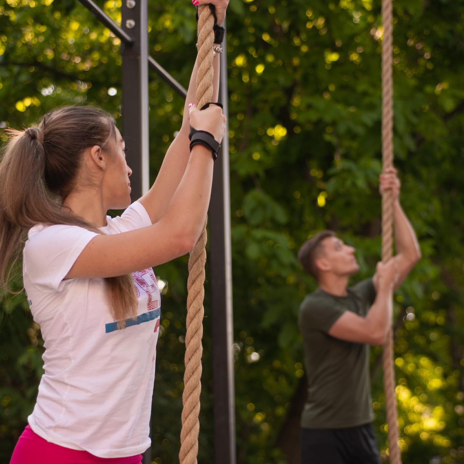 MECCANIXITY climbing rope coiled in action demonstrates easy setup and upper-body focus.