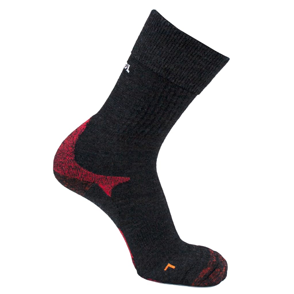 Meindl MT7 Merino sock close-up highlighting two-layer weave for warmth and moisture control.