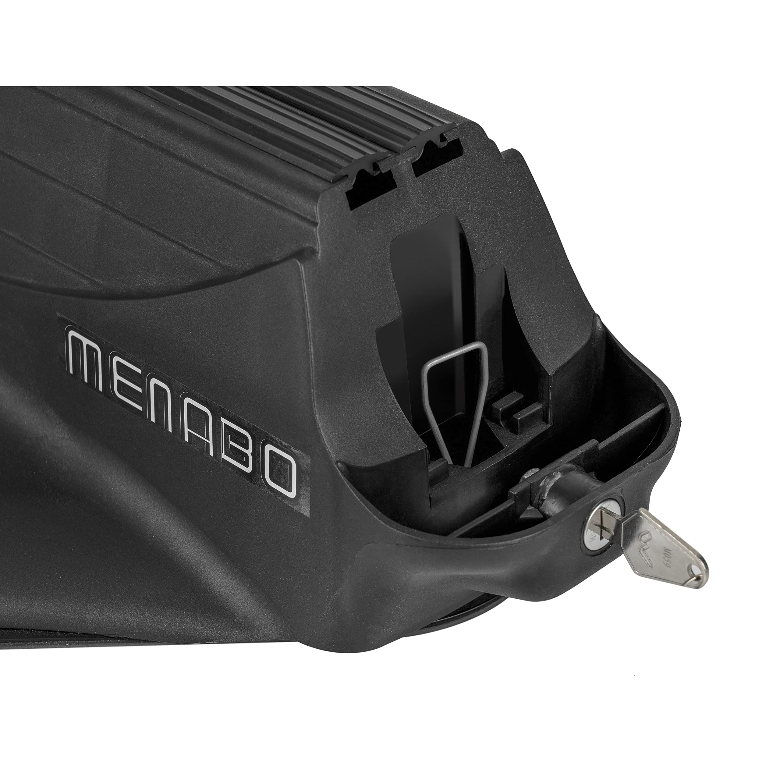 Carries two snowboards on MENABO Aconcagua for winter trips.