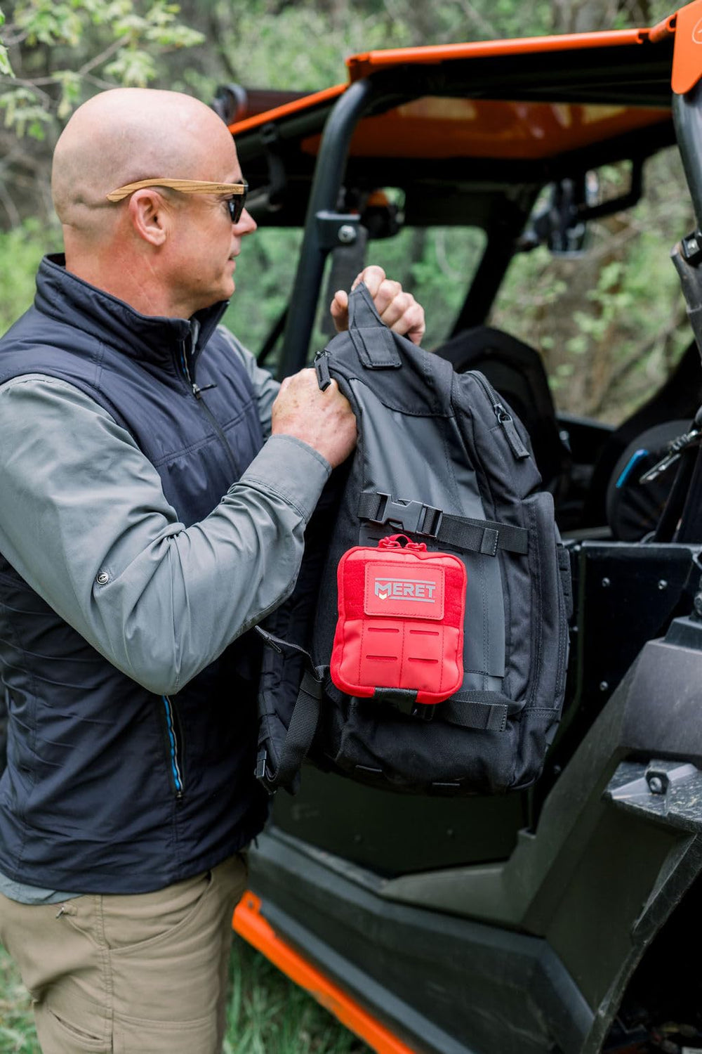 MERET PRP Mini Red gloves included for sterile first-aid handling.