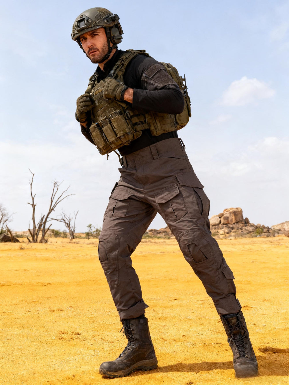 MERJAZ Tactical Pants 10-pockets layout enables quick tool access during hikes.