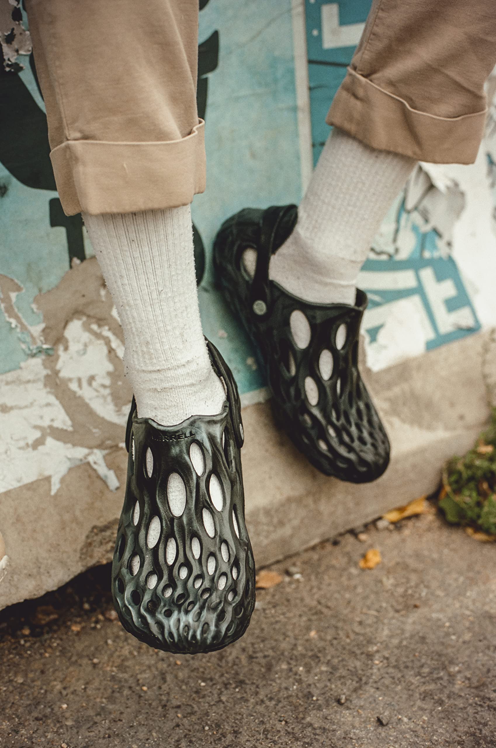 Merrell cushioned heel and toe for durable support in gray socks.