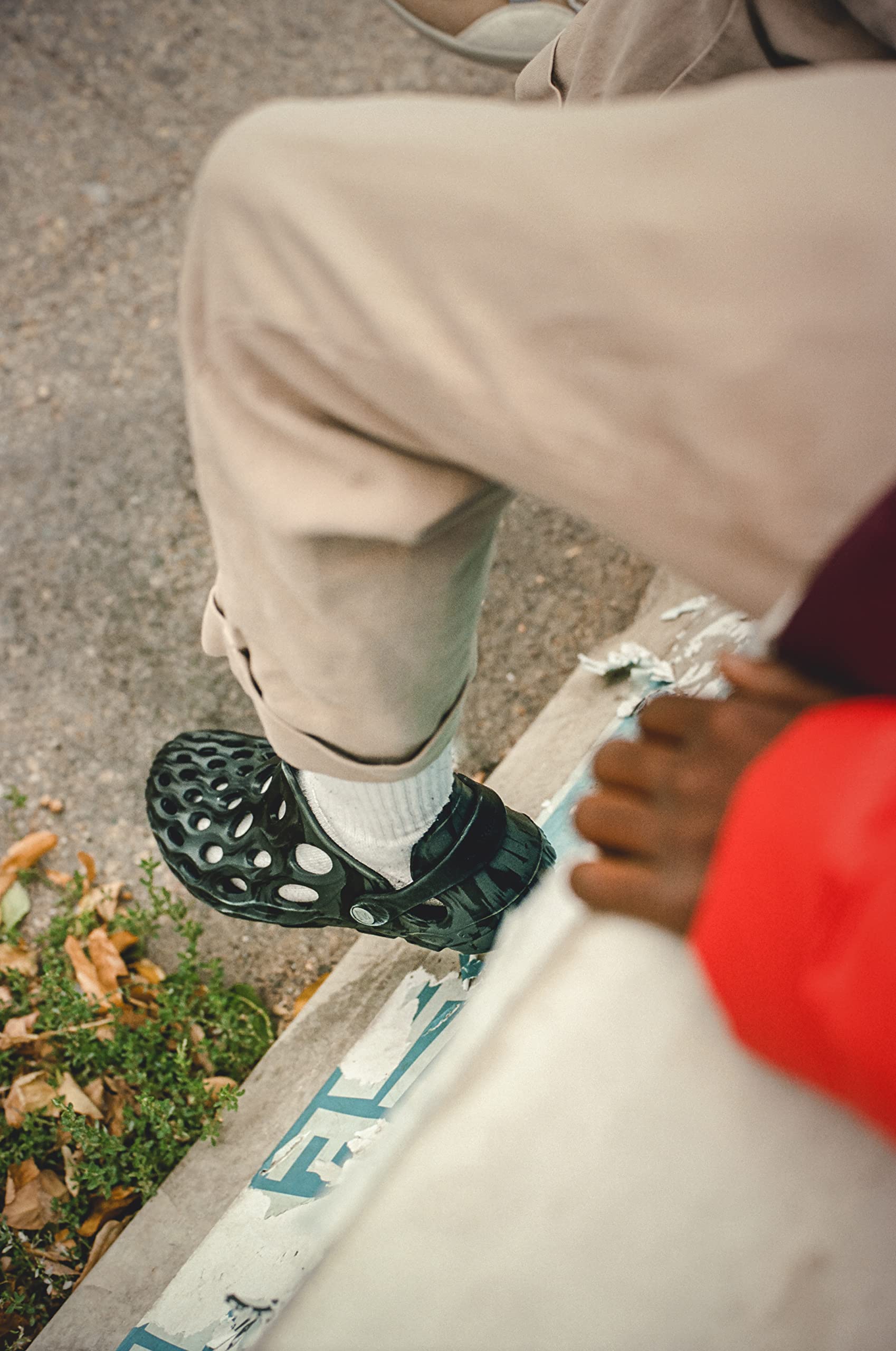 Merrell unisex fit gray socks ideal for casual wear and light hikes.