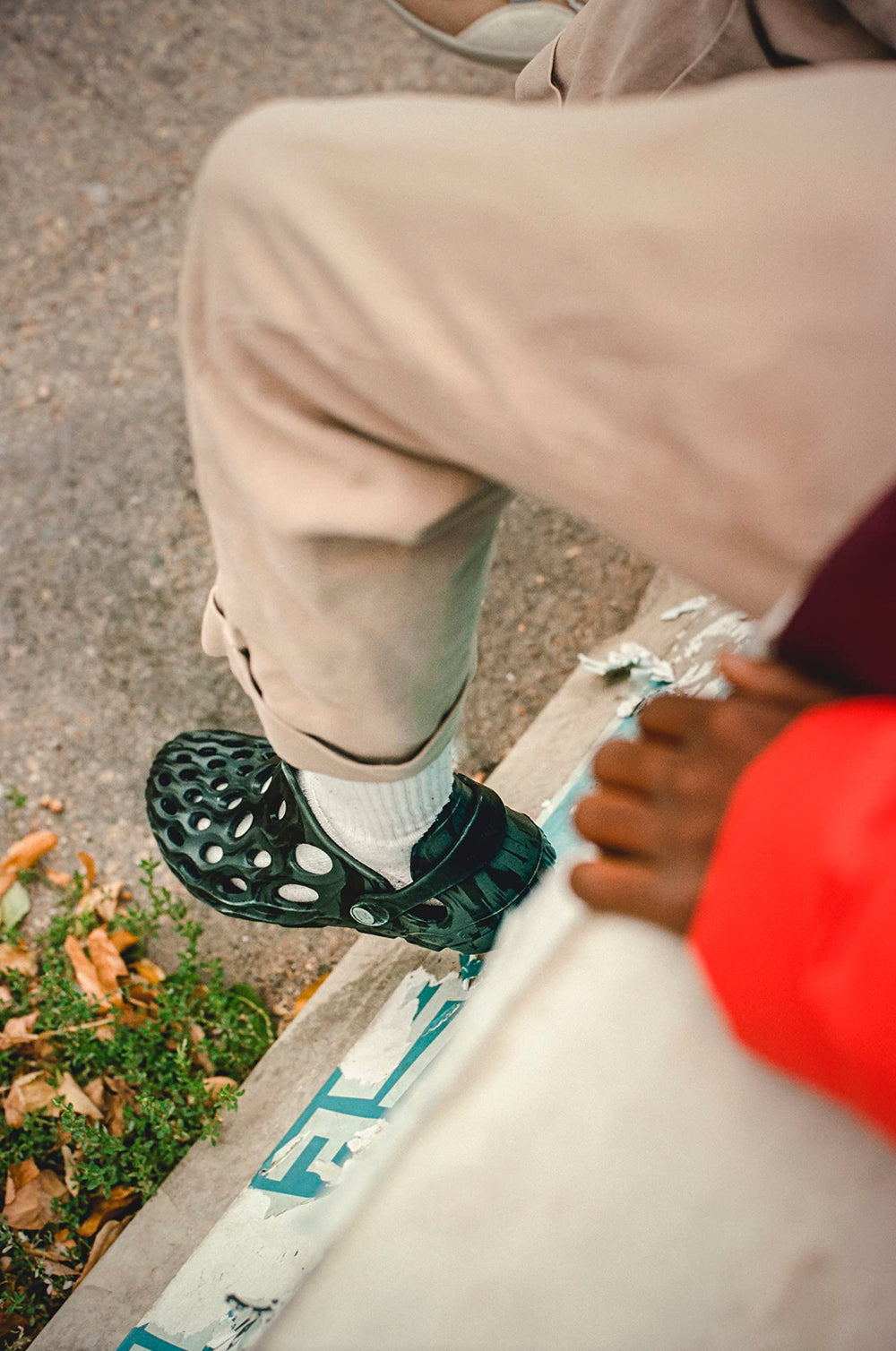 Merrell unisex fit gray socks ideal for casual wear and light hikes.